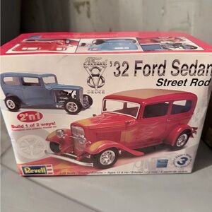 ’32 Ford Sedan Street Rod Model Kit – Red Classic Car Build Kit vintage